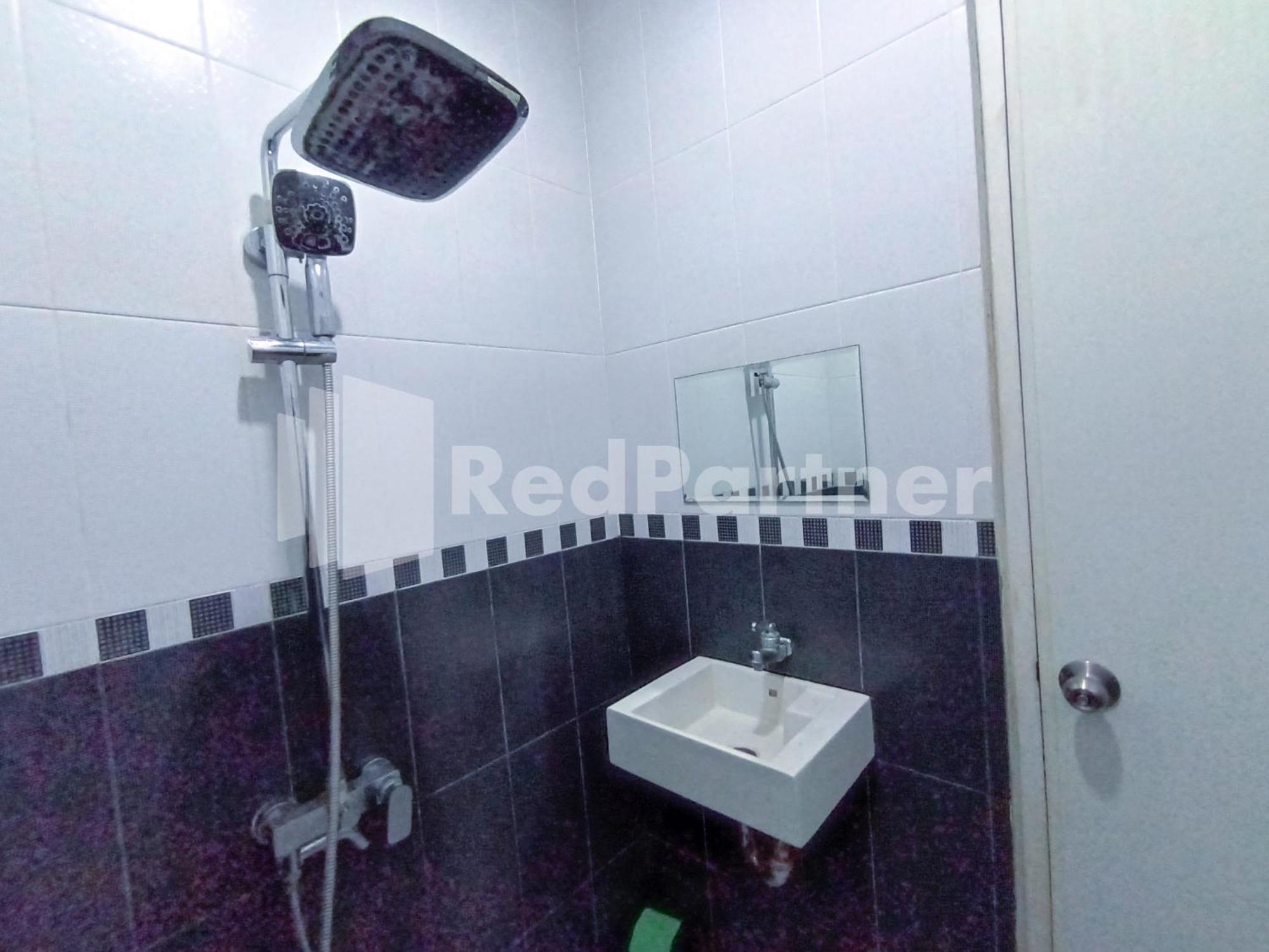 Nillo Hotel Kebumen Mitra Reddoorz Exterior photo