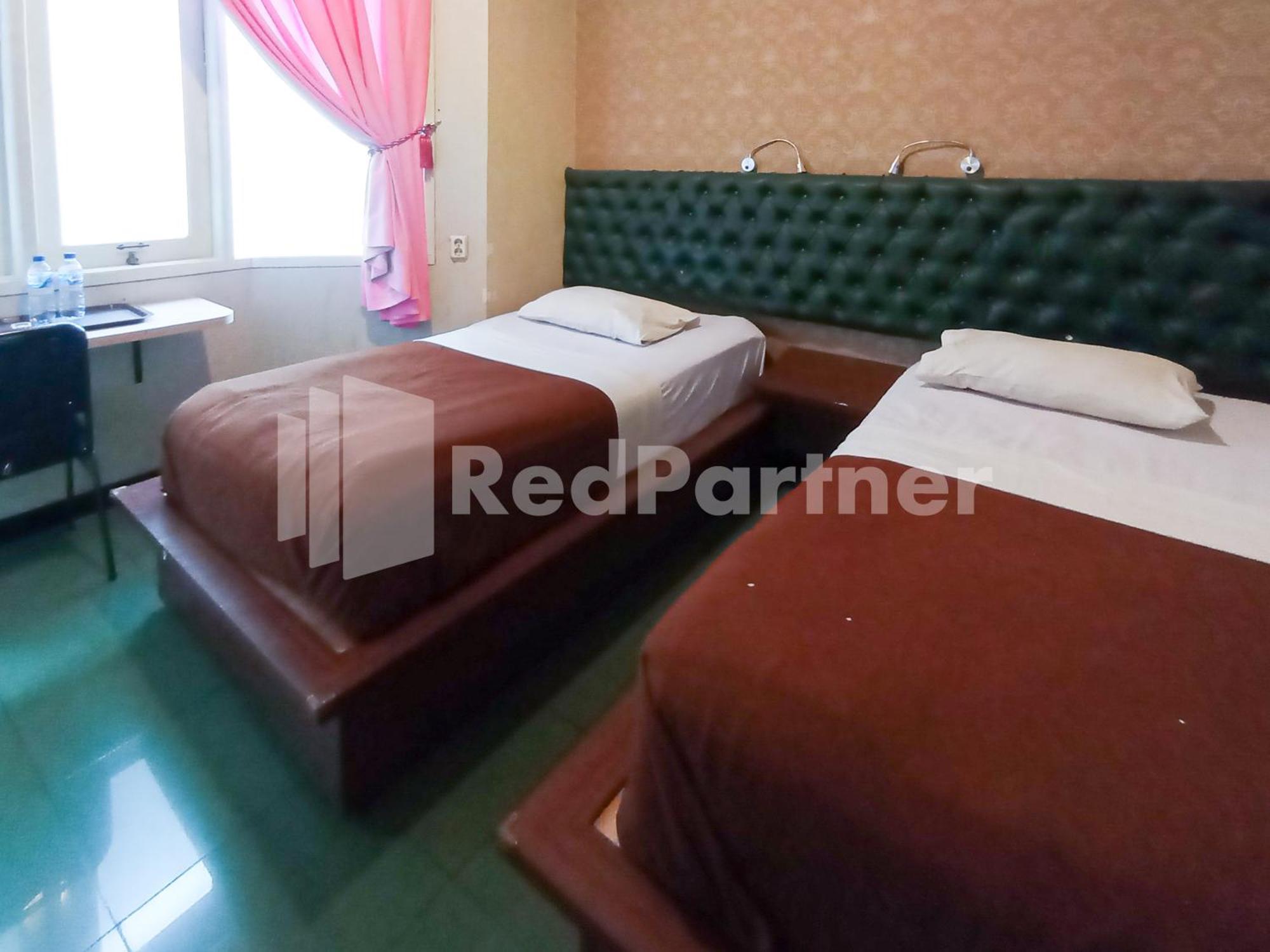 Nillo Hotel Kebumen Mitra Reddoorz Exterior photo