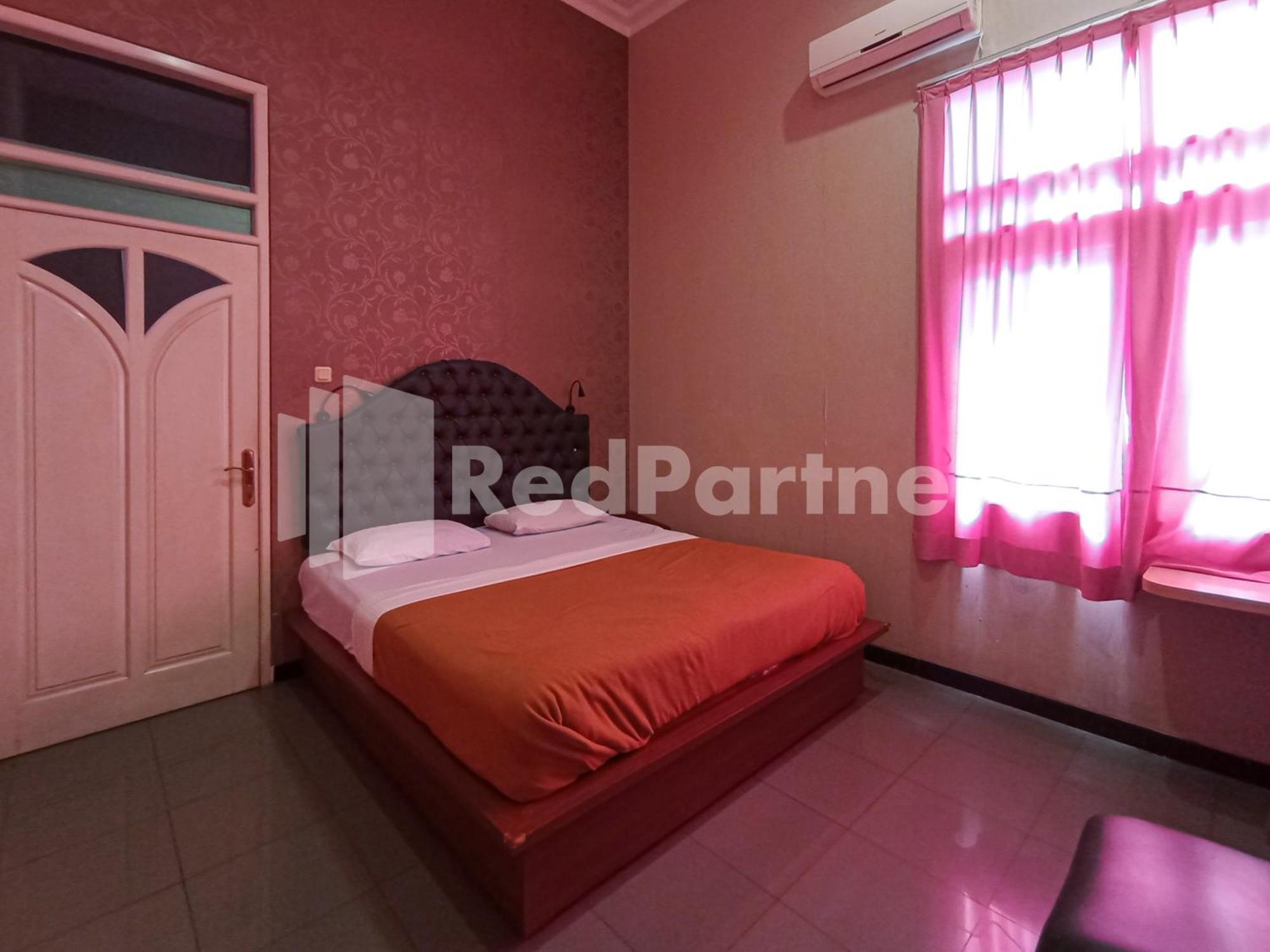Nillo Hotel Kebumen Mitra Reddoorz Exterior photo
