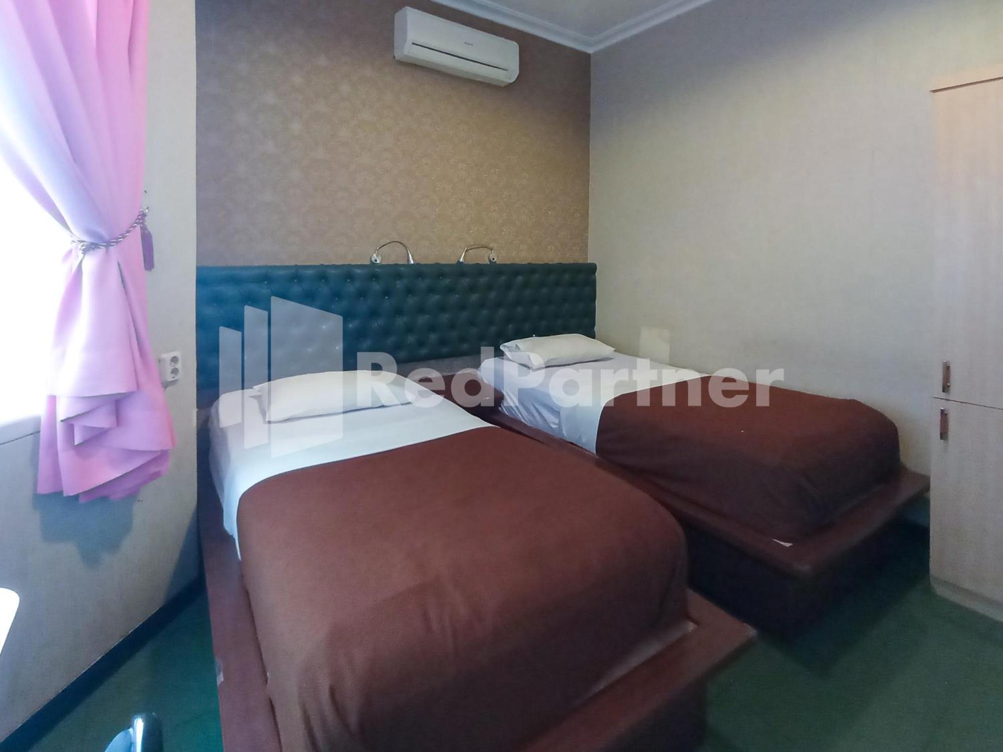 Nillo Hotel Kebumen Mitra Reddoorz Exterior photo